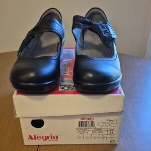 Alegria Ella = Black Nappa